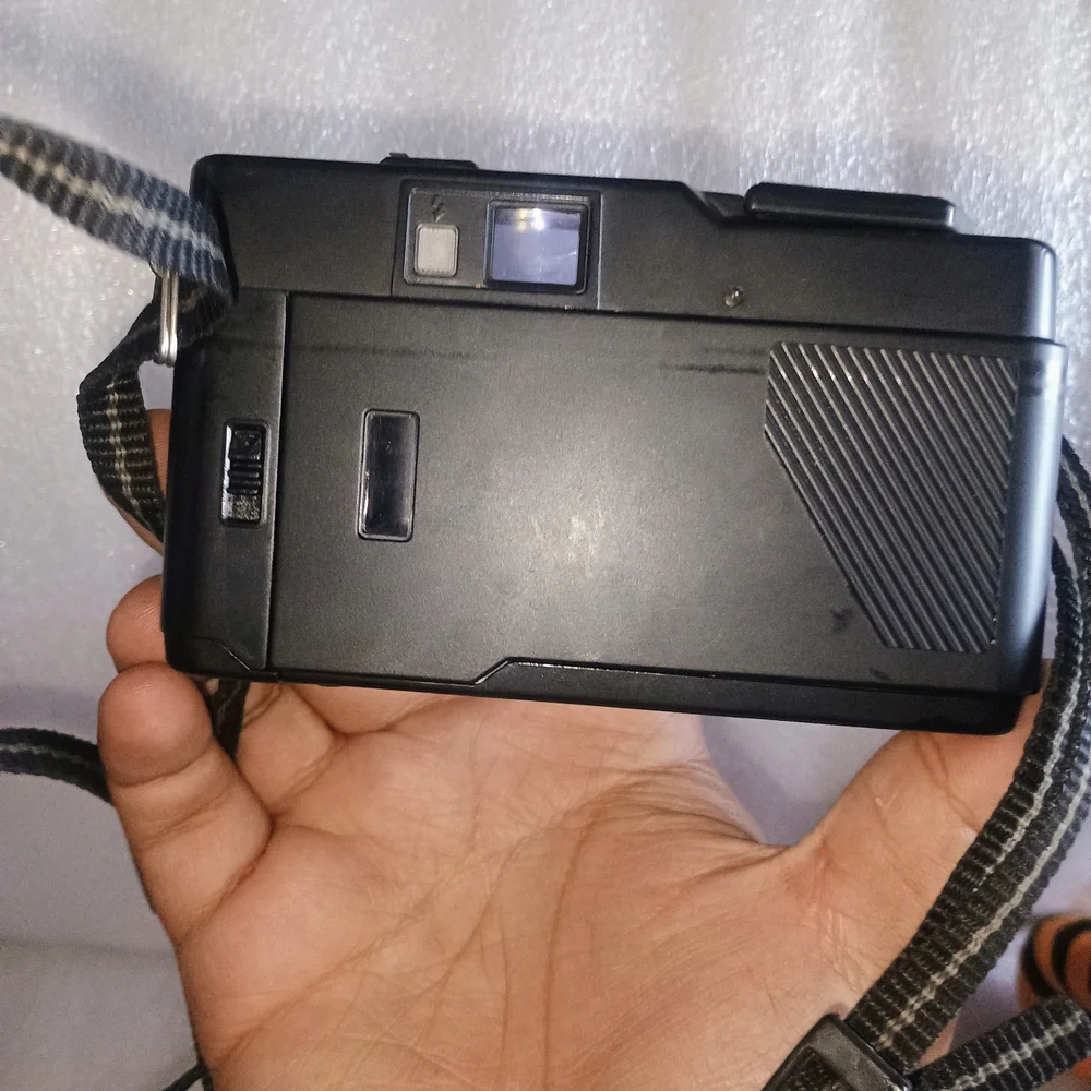 Yashica MF-2 Super 38mm Film Camera (Untested However Currently) Black Kyocera